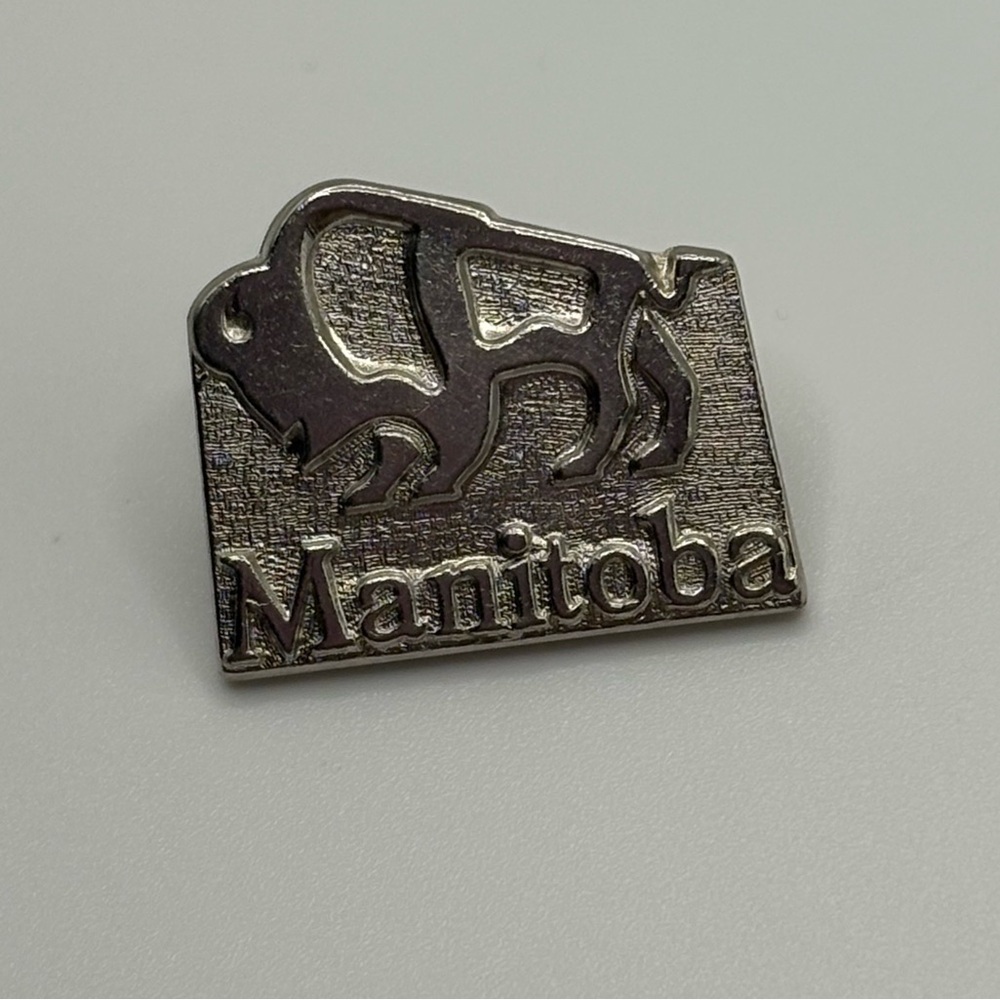 Vintage Manitoba Canada Buffalo Lapel Pin Provincial Souvenir